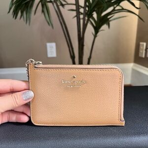 ✨ Kate Spade New York Medium L-Zip Card Holder Keychain (Light Fawn) ✨